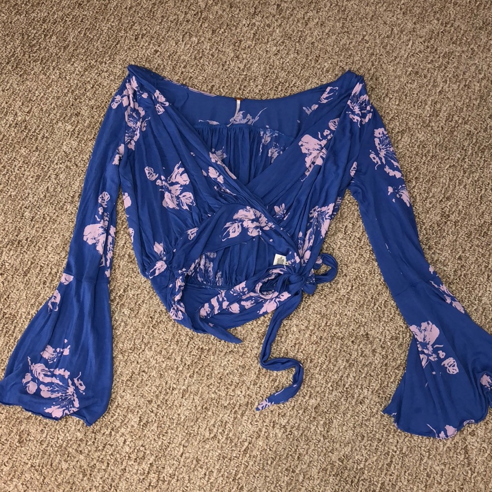 Bell sleeve cropped tie front top
